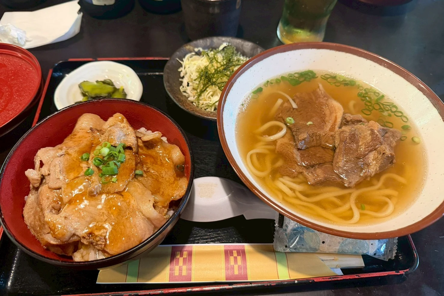 沖縄そばとソーキ丼のセット