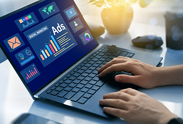 広告事業部 マーケター